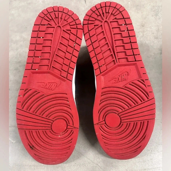 Nike Air Jordan 1 mid Chicago men’s sneaker - Picture 4 of 4